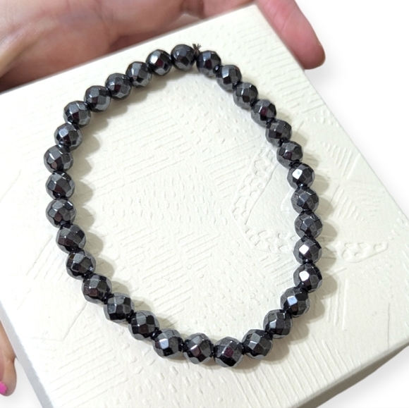 New Hematite Facet Bracelet Healing Stone Bracelet 6mm Facet Stone - Picture 4 of 6